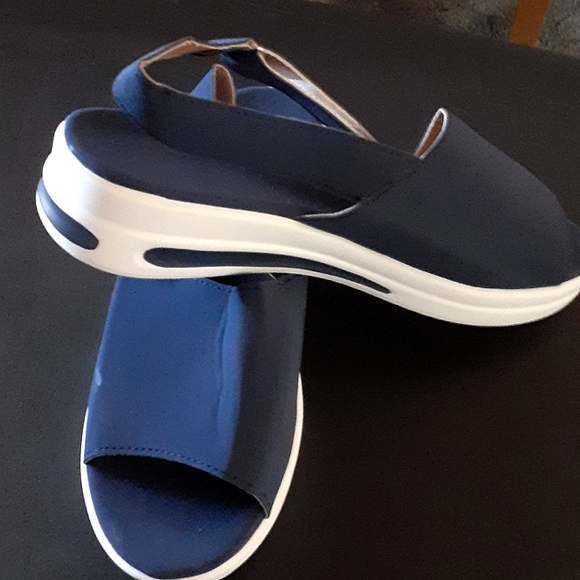 Sandals - Picture 2 of 4